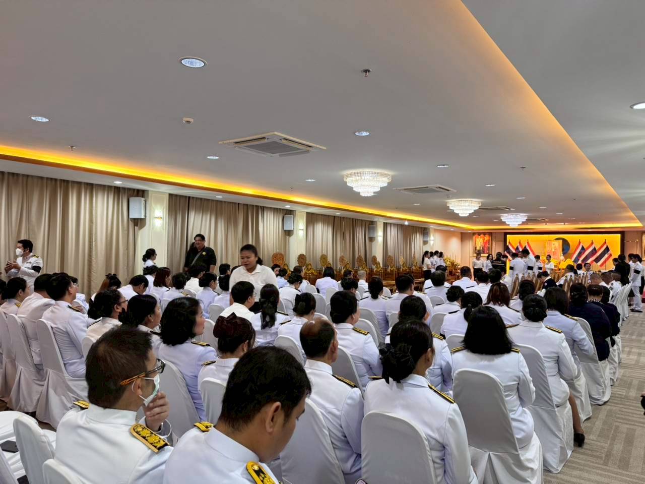 title - นที่ 24 กุมภาพันธ์ 2569 นายวิทูล ประดิษฐบุญ มอบหมายให้  เจ้าหน้าที่ ส.ป.ก.ปราจีนบุรี เข้าร่วม พิธีวางพานพุ่มดอกไม้และถวายสักการะ เนื่องในวันคล้าย วันพระราชสมภพของพระบาทสมเด็จพระพุทธเลิศหล้านภาลัย